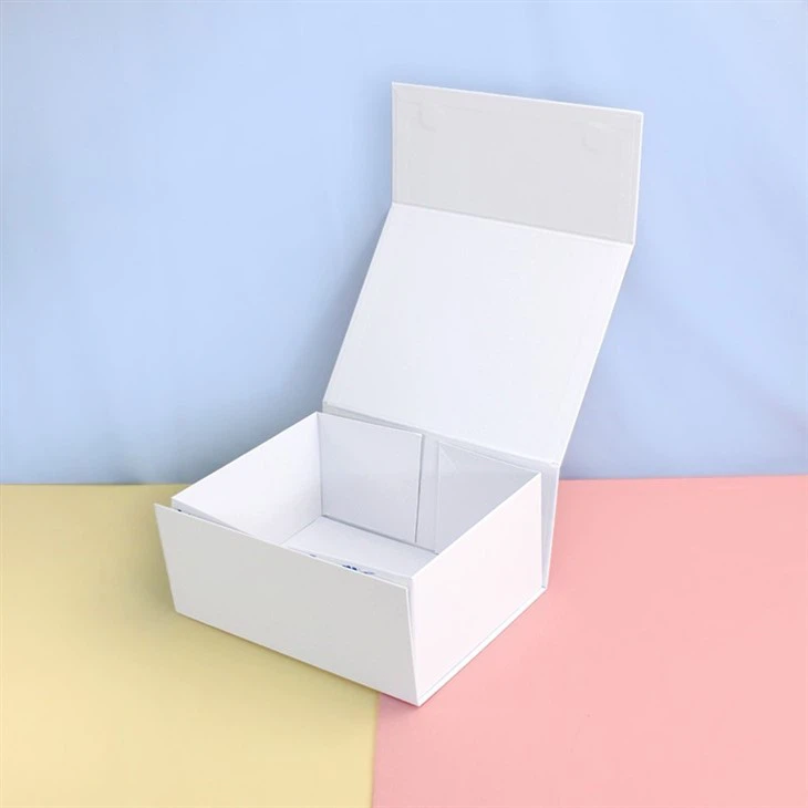 White Box With Magnetic Closure